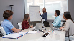 ade relaciones internacionales titulaciones relacionadas 1 Derecho + Dirección Internacional de Negocios/ International Business Management Estudiar en Universidad Privada Madrid