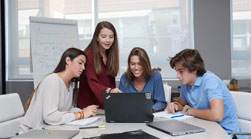 derecho relaciones internacionales titulaciones relacionadas Derecho + Dirección Internacional de Negocios/ International Business Management Estudiar en Universidad Privada Madrid