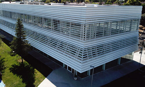 Instalaciones de la Facultad de la Comunicación edificio comunicacion 500x300 Instalaciones de la Facultad de la Comunicación Estudiar en Universidad Privada Madrid