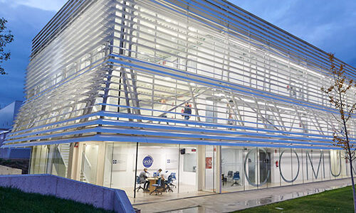 Instalaciones de la Facultad de la Comunicación edificio comunicacion UFV 500x300 Instalaciones de la Facultad de la Comunicación Estudiar en Universidad Privada Madrid