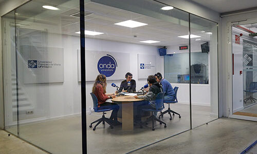 Instalaciones de la Facultad de la Comunicación radio edificio comunicacion UFV 500x300 Instalaciones de la Facultad de la Comunicación Estudiar en Universidad Privada Madrid