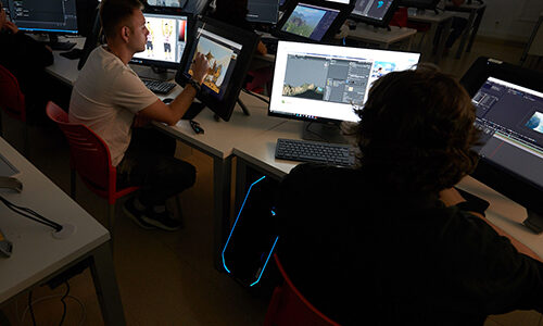 Instalaciones de la Facultad de la Comunicación videojuegos instalaciones 3 500x300 Instalaciones de la Facultad de la Comunicación Estudiar en Universidad Privada Madrid
