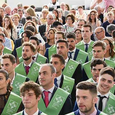 ACADEMIC YEAR 2018 2019 educacion graduacion 19 18 09 ACADEMIC YEAR 2018 2019 Estudiar en Universidad Privada Madrid