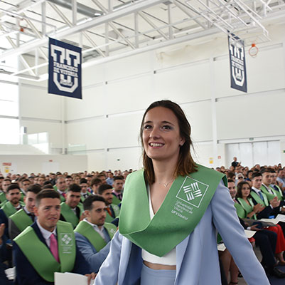 ACADEMIC YEAR 2018 2019 educacion graduacion 19 18 13 ACADEMIC YEAR 2018 2019 Estudiar en Universidad Privada Madrid