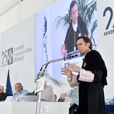 ACADEMIC YEAR 2018 2019 educacion graduacion 19 18 18 ACADEMIC YEAR 2018 2019 Estudiar en Universidad Privada Madrid