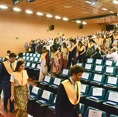 ACADEMIC YEAR 2018 2019 medicina graduacion 19 18 03 ACADEMIC YEAR 2018 2019 Estudiar en Universidad Privada Madrid