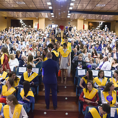 ACADEMIC YEAR 2018 2019 medicina graduacion 19 18 04 ACADEMIC YEAR 2018 2019 Estudiar en Universidad Privada Madrid