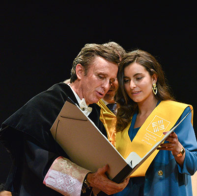 ACADEMIC YEAR 2018 2019 medicina graduacion 19 18 10 ACADEMIC YEAR 2018 2019 Estudiar en Universidad Privada Madrid