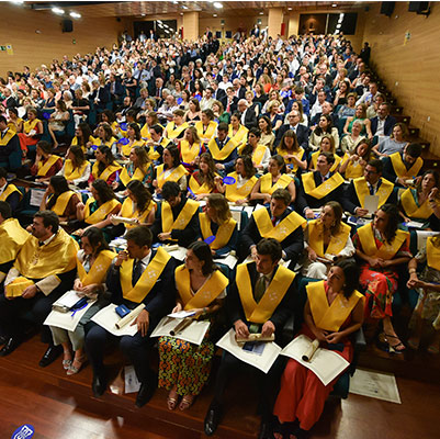 ACADEMIC YEAR 2018 2019 medicina graduacion 19 18 13 ACADEMIC YEAR 2018 2019 Estudiar en Universidad Privada Madrid