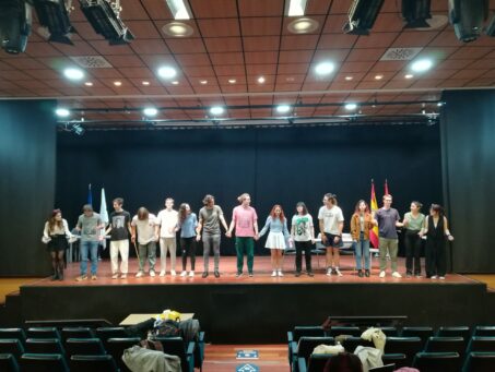 Theater Group IMG 20230415 171527 ENSAYO ACTORES scaled 453x341 Theater Group Estudiar en Universidad Privada Madrid