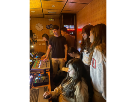 Theater Group Luces y sonido 4.jpg 453x341 Theater Group Estudiar en Universidad Privada Madrid