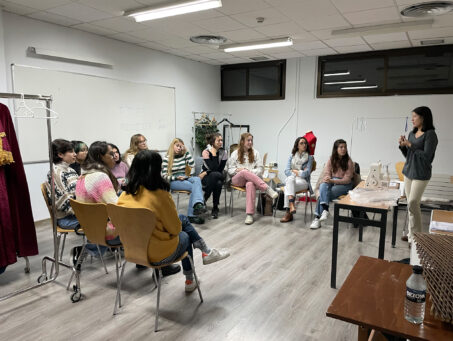 Theater Group vestuario 2 453x341 Theater Group Estudiar en Universidad Privada Madrid