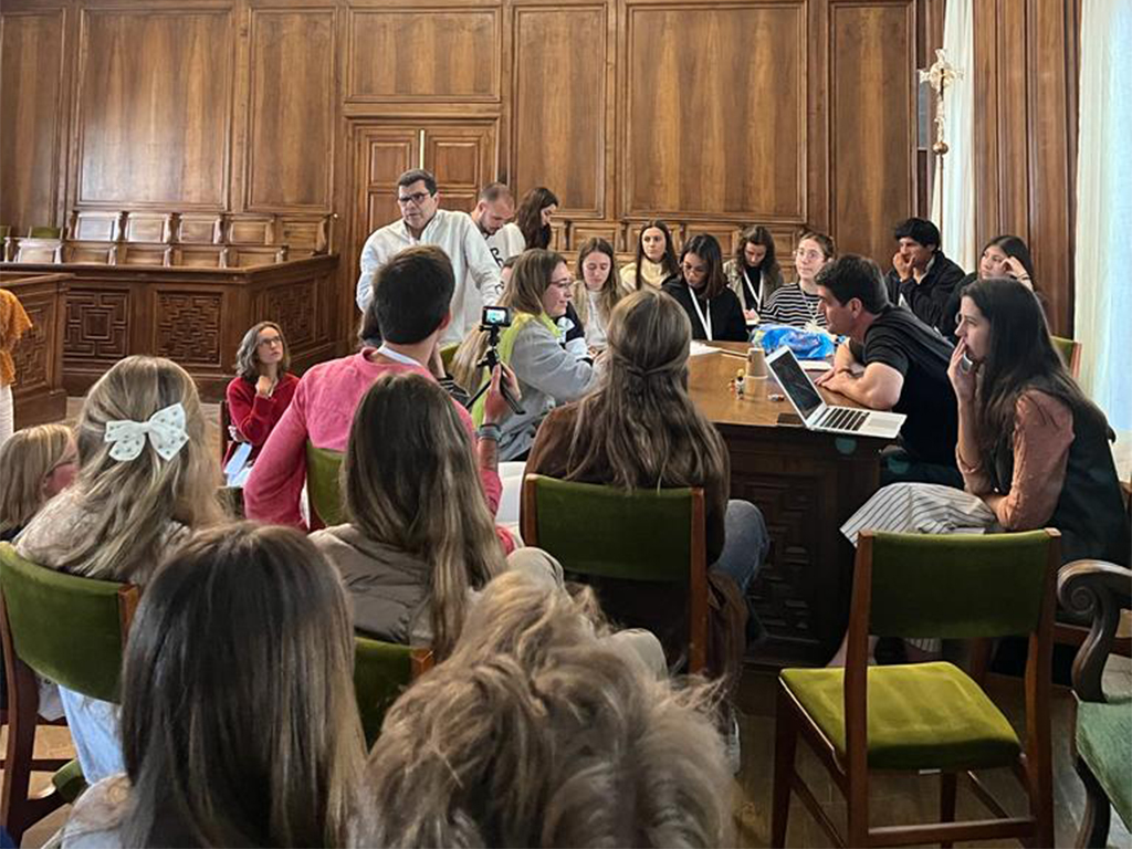 Training Courses Magda Arnold Club 0001 Copia de 8b4781be 4ef2 434e ac3f 7bf6e677f935 Training Courses Magda Arnold Club Estudiar en Universidad Privada Madrid