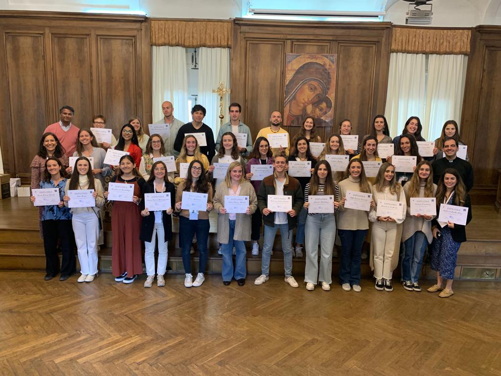 Training Courses Magda Arnold Club 0008 Copia de 891ee492 7c49 4ee9 99f5 200355401886 Training Courses Magda Arnold Club Estudiar en Universidad Privada Madrid