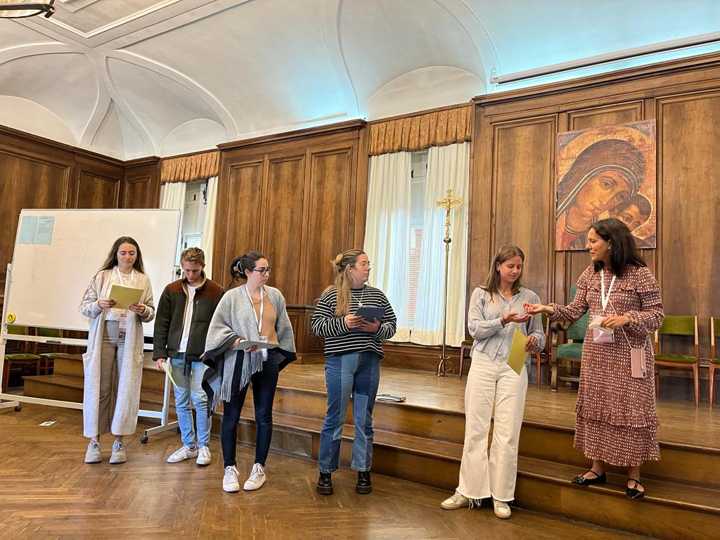 Training Courses Magda Arnold Club 0009 Copia de 888d05fa 55f4 44c1 8fde b4da0870d1f3 Training Courses Magda Arnold Club Estudiar en Universidad Privada Madrid