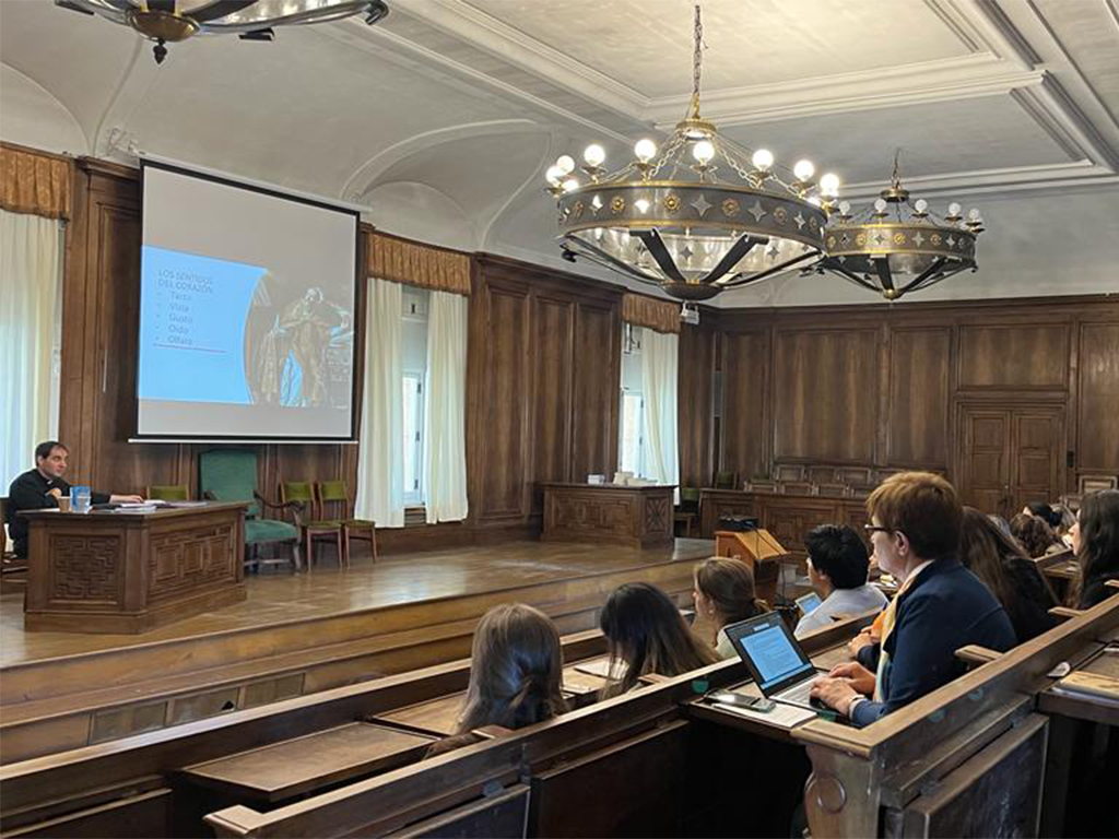 Training Courses Magda Arnold Club 0010 Copia de 70f99283 50fe 4cda af28 860a5b800b1a Training Courses Magda Arnold Club Estudiar en Universidad Privada Madrid