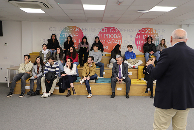 University Degrees Doble Grado Relaciones Internacionales Filosofia Politica y Economia University Degrees Estudiar en Universidad Privada Madrid
