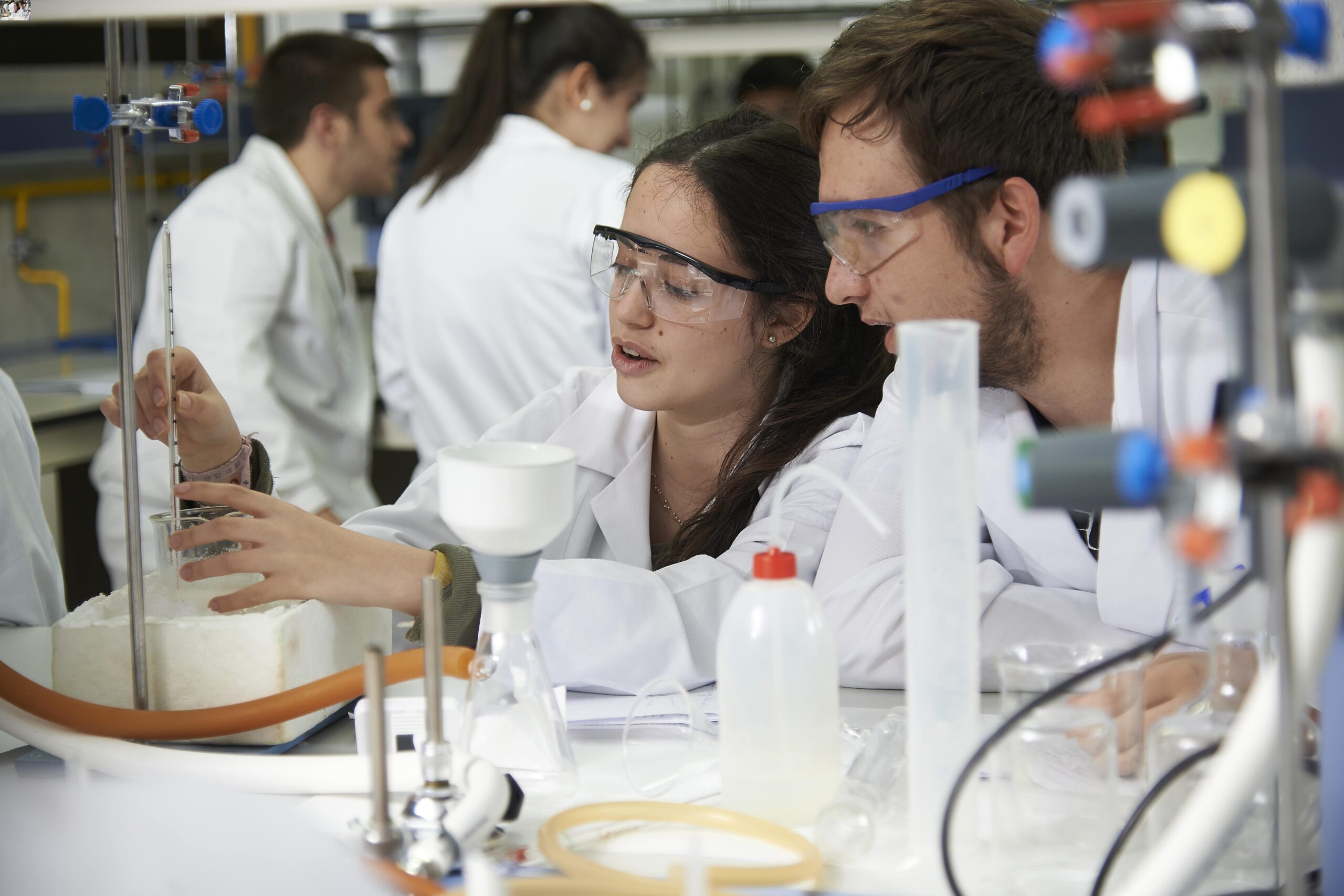 Biomedical Engineering Farmacia 2 min 1 scaled Biomedical Engineering Estudiar en Universidad Privada Madrid