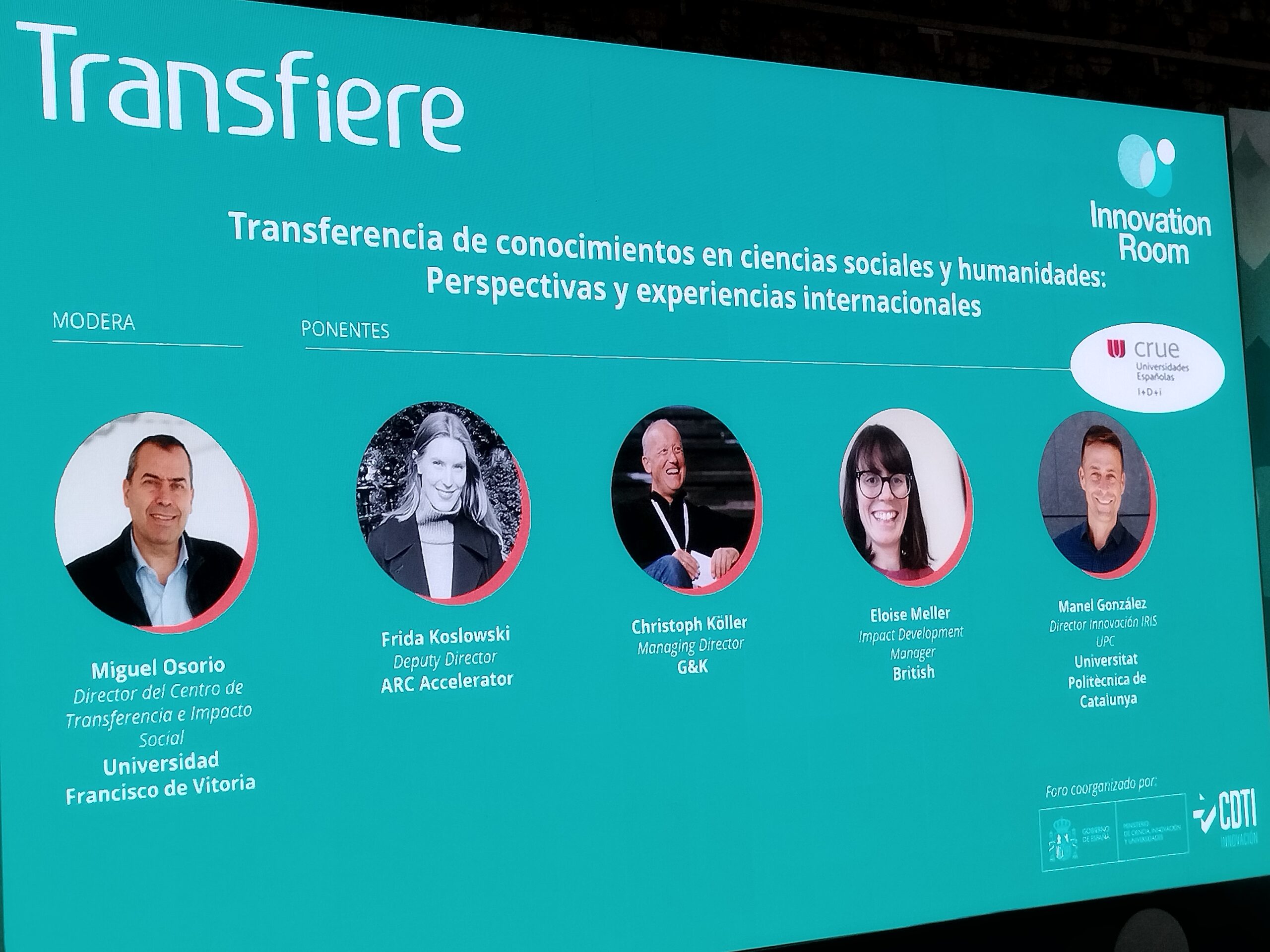 El director del centro modera una mesa redonda sobre experiencias internacionales en el Foro internacional TRANSFIERE celebrado en Málaga foto mesa internacional scaled El director del centro modera una mesa redonda sobre experiencias internacionales en el Foro internacional TRANSFIERE celebrado en Málaga Estudiar en Universidad Privada Madrid