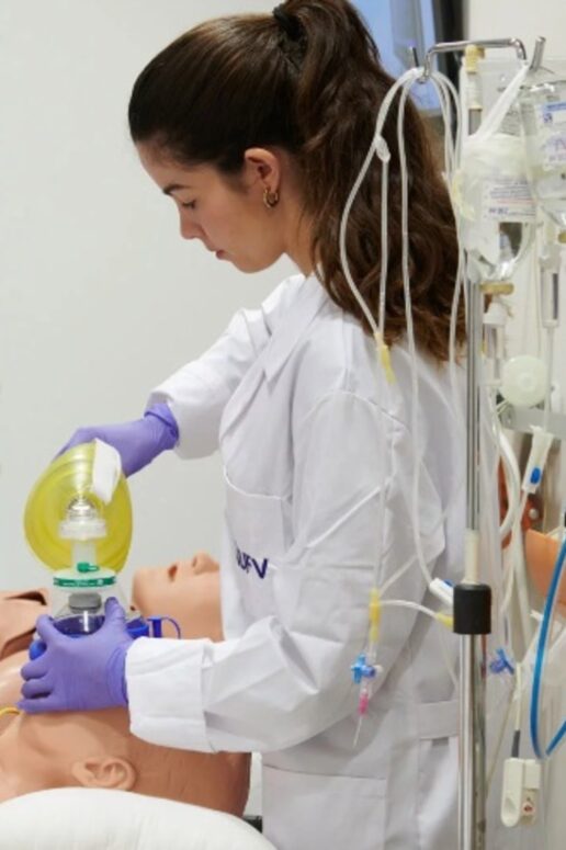 Home Medicina alumnos movil e1756191680837 Home Estudiar en Universidad Privada Madrid
