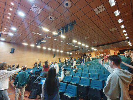 Grupo de teatro 20241023 123519 scaled 453x341 Grupo de teatro Estudiar en Universidad Privada Madrid