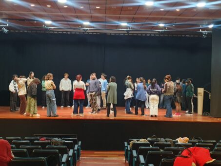 Grupo de teatro 20241113 122428 scaled 453x341 Grupo de teatro Estudiar en Universidad Privada Madrid