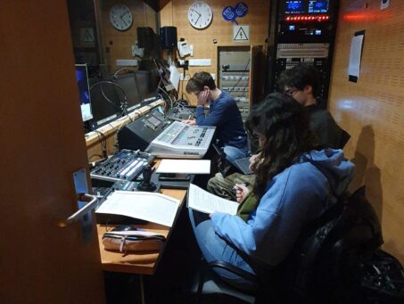 Grupo de teatro 20250129 130139 scaled 453x341 Grupo de teatro Estudiar en Universidad Privada Madrid