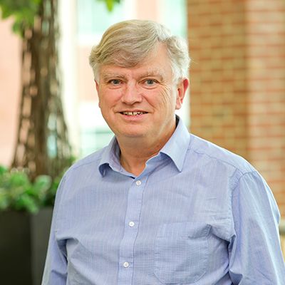 PREMIOS RAZÓN ABIERTA Andrew Briggs PREMIOS RAZÓN ABIERTA Estudiar en Universidad Privada Madrid