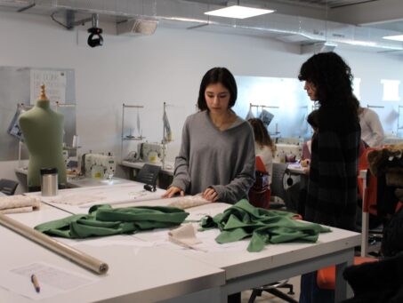 Grupo de teatro IMG 1672 compr scaled 453x341 Grupo de teatro Estudiar en Universidad Privada Madrid