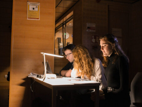 Grupo de teatro IMG 1800 scaled 453x341 Grupo de teatro Estudiar en Universidad Privada Madrid