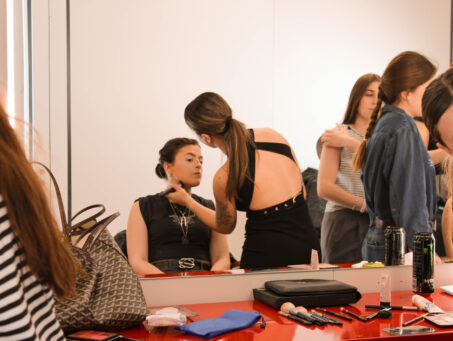 Grupo de teatro IMG 1812 scaled 453x341 Grupo de teatro Estudiar en Universidad Privada Madrid