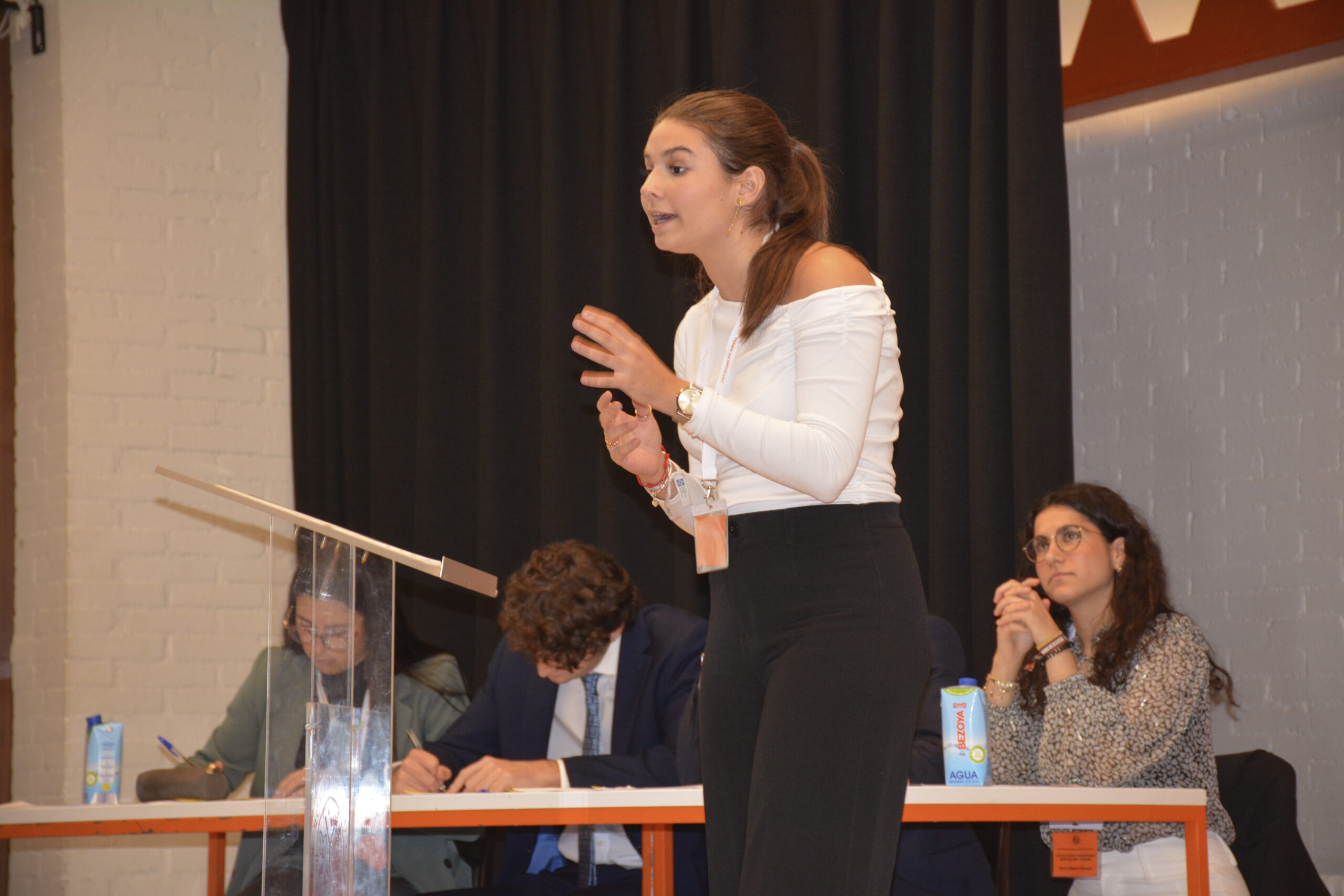 Sociedad de debates Sociedad de debates 4 scaled Sociedad de debates Estudiar en Universidad Privada Madrid